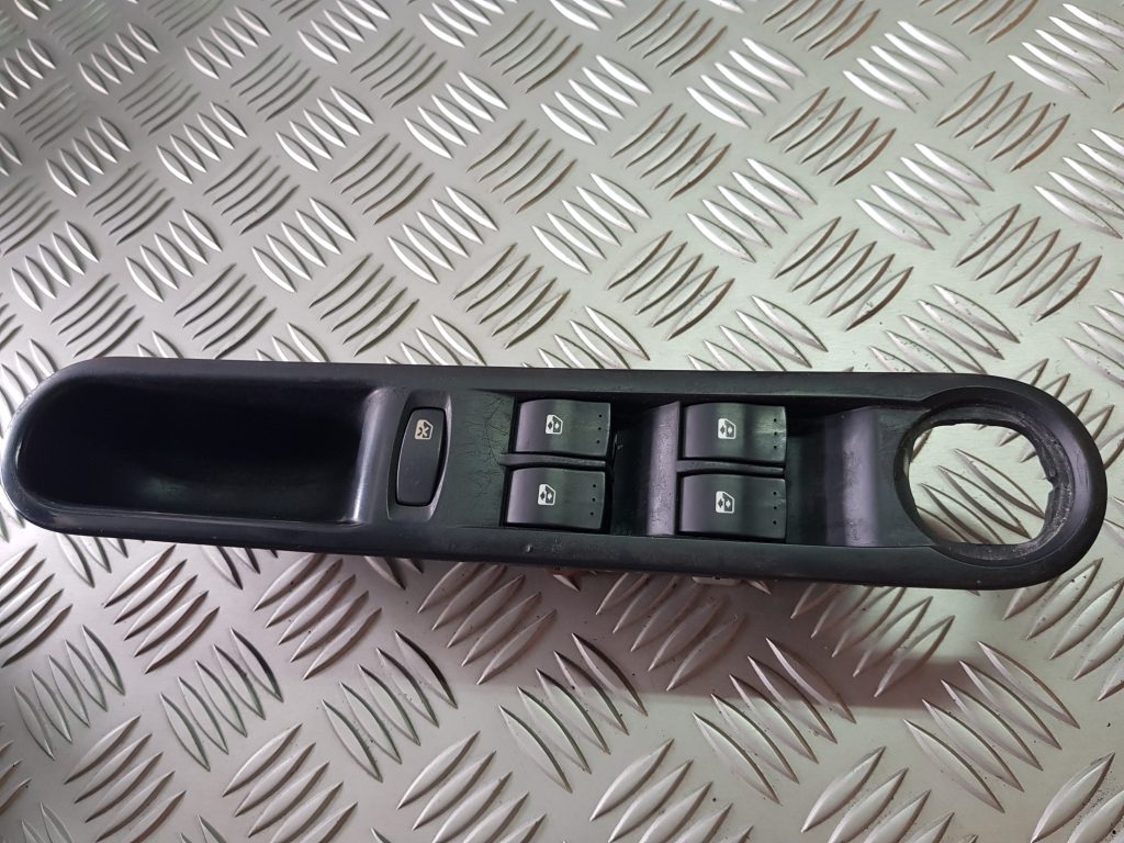 Šofera durvju slēdža pogas priekš RENAULT ESPACE IV 2006 1 Šofera durvju slēdža pogas priekš RENAULT ESPACE IV 2006