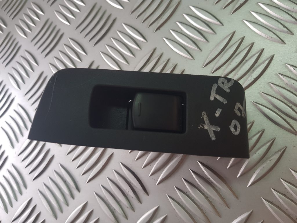 Stikla pacelšanas poga priekš NISSAN X-TRAIL 2007 1 Stikla pacelšanas poga priekš NISSAN X-TRAIL 2007