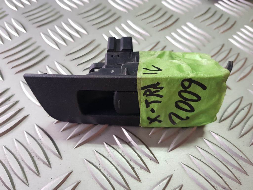 Stikla pacelšanas poga priekš NISSAN X-TRAIL 2008 1 Stikla pacelšanas poga priekš NISSAN X-TRAIL 2008