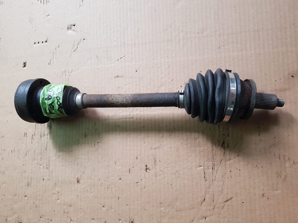 Pusass priekšējā kreisā priekš ŠKODA FABIA 2003