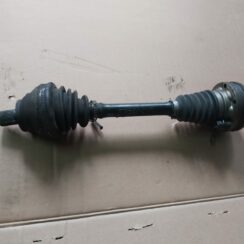 Pusass priekšējā kreisā priekš VW PASSAT B6 2006 ANGL. UNIVERSAL