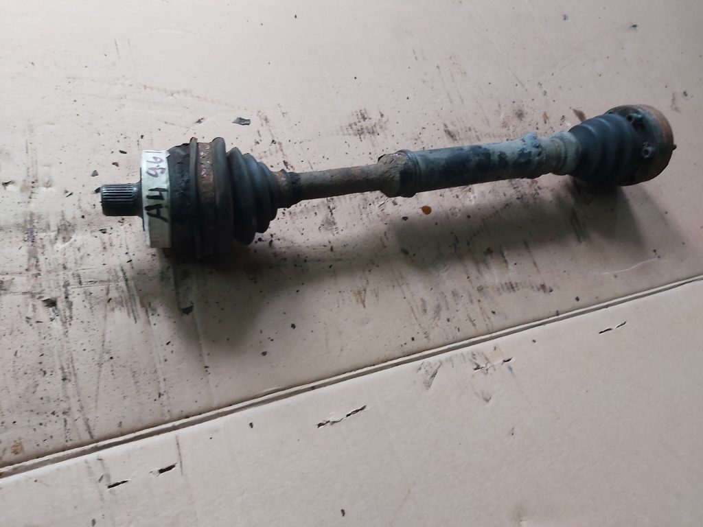 Pusass priekšējā kreisā priekš AUDI A4 1996