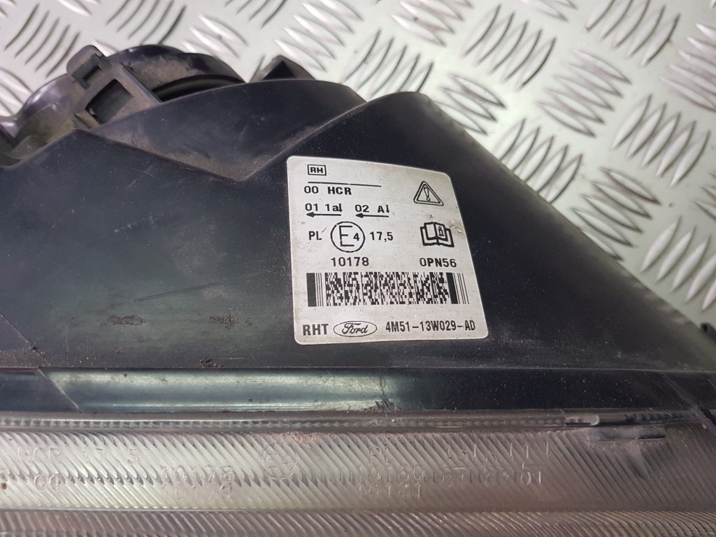 Priekšējais labais lukturis priekš FORD FOCUS 2006 2 Priekšējais labais lukturis priekš FORD FOCUS 2006