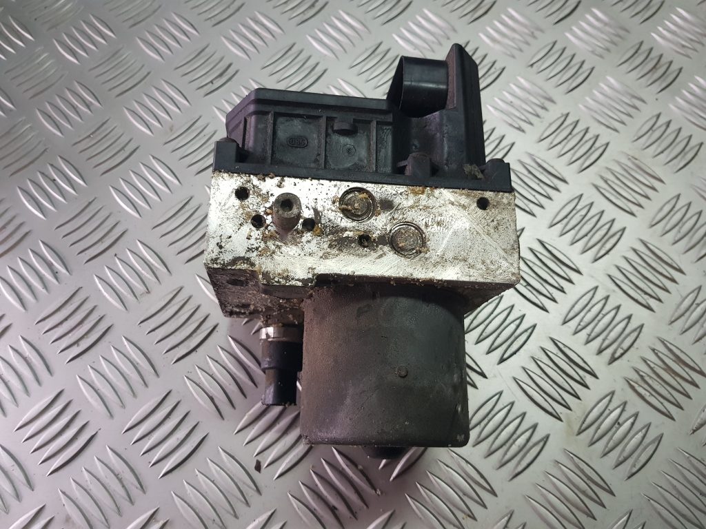 ABS bloks priekš AUDI A4 2001 2 ABS bloks priekš AUDI A4 2001
