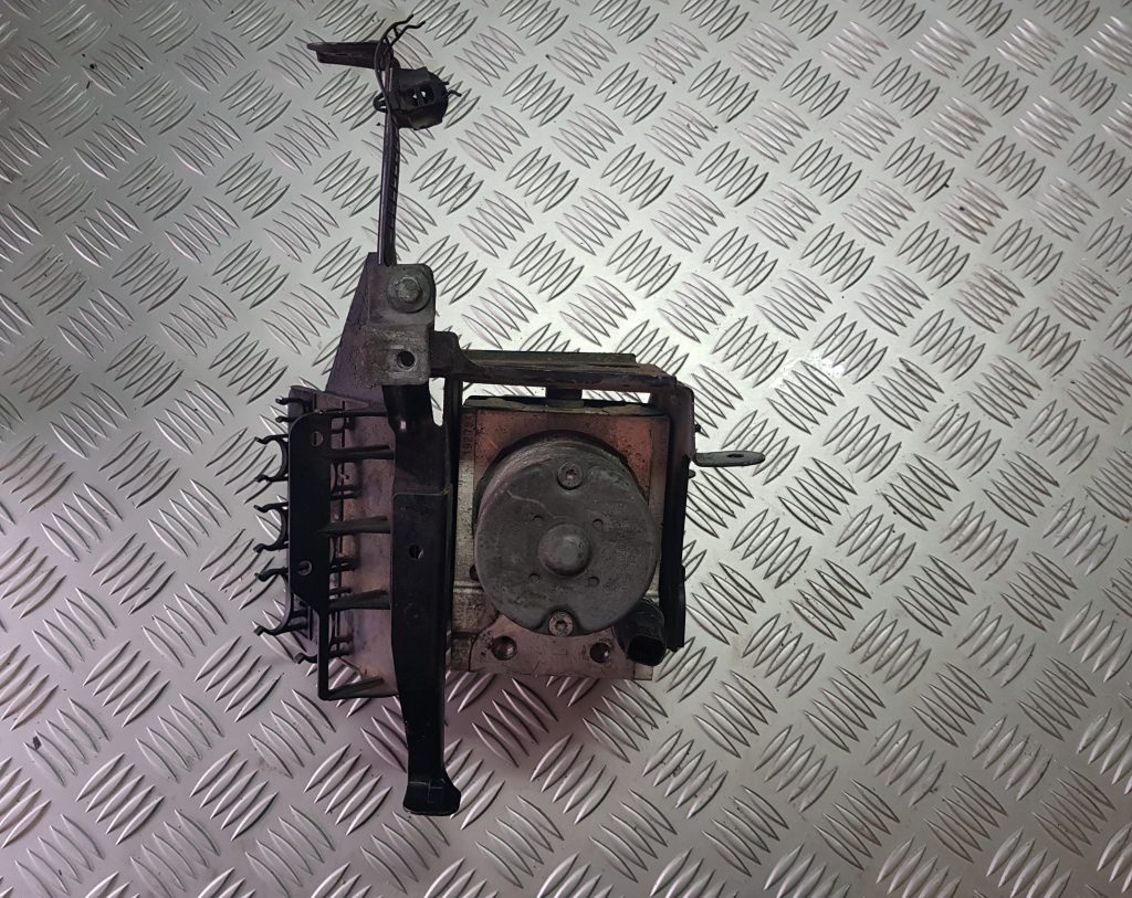 ABS bloks priekš AUDI A6 AVANT 2003 2 ABS bloks priekš AUDI A6 AVANT 2003