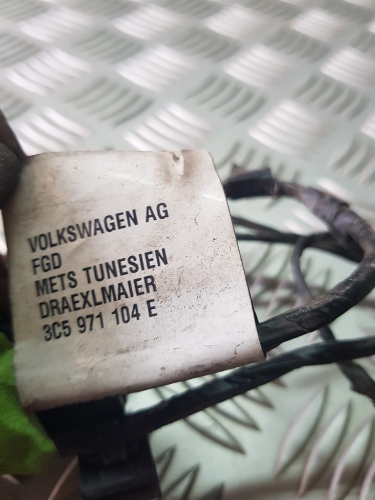 Pārkošanas devēju vads priekš VW PASSAT B6 2008 ANGL.