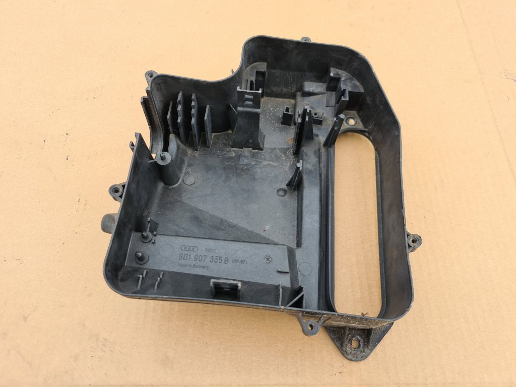 Drošinātāju relejas kaste priekš AUDI A6 1998