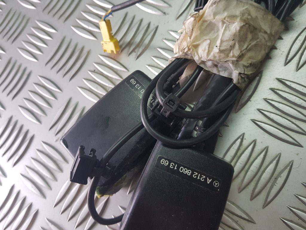 Priekšējās drošības jostas sprādze priekš MERCEDES BENZ E250 W212 2014 1 Priekšējās drošības jostas sprādze priekš MERCEDES BENZ E250 W212 2014