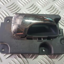 Salona durvju rokturis, aizmugures labais priekš VOLVO V70 2002 SILVER