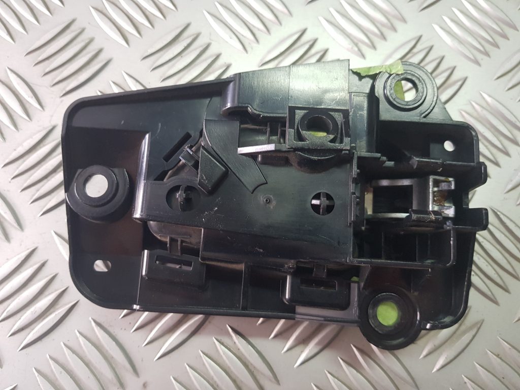 Salona durvju rokturis, aizmugures labais priekš VOLVO XC90 2004