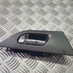 Salona durvju rokturis, aizmugures kreisais priekš PEUGEOT 407 2004