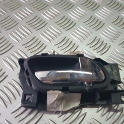 Salona durvju rokturis, aizmugures labais priekš PEUGEOT 407 2005