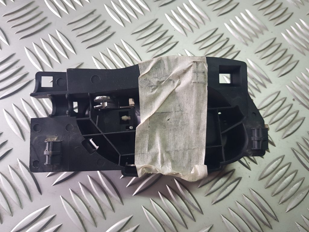 Salona durvju rokturis, aizmugures kreisais priekš PEUGEOT 407 2005 2 Salona durvju rokturis, aizmugures kreisais priekš PEUGEOT 407 2005