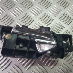 Salona durvju rokturis, priekšējais kreisais priekš PEUGEOT 407 2004