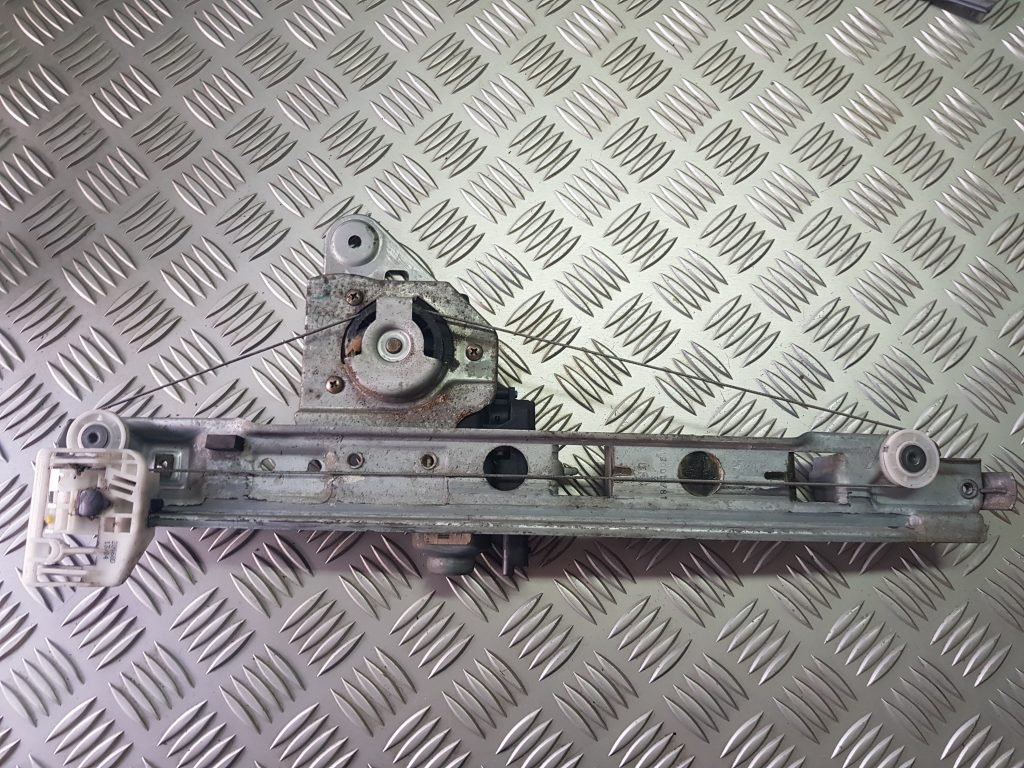 Stikla pacelšanas mehānisms aizmugurējais labais priekš RENAULT MEGANE 2004 2 Stikla pacelšanas mehānisms aizmugurējais labais priekš RENAULT MEGANE 2004