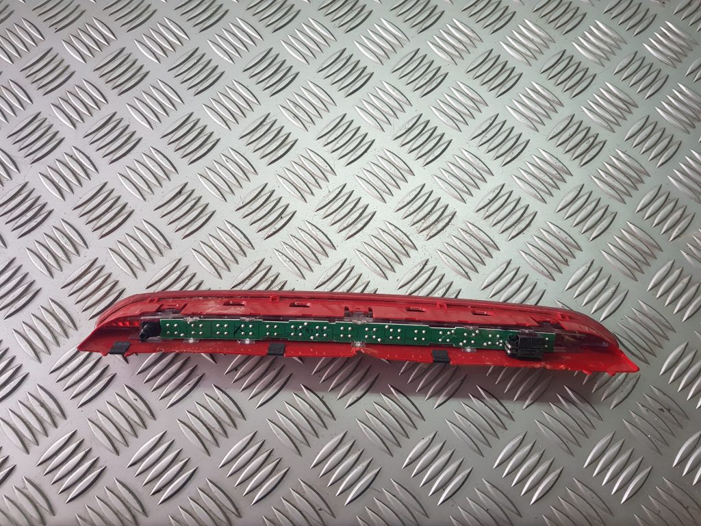 Stop signāls priekš VW GOLF 2014 2 Stop signāls priekš VW GOLF 2014