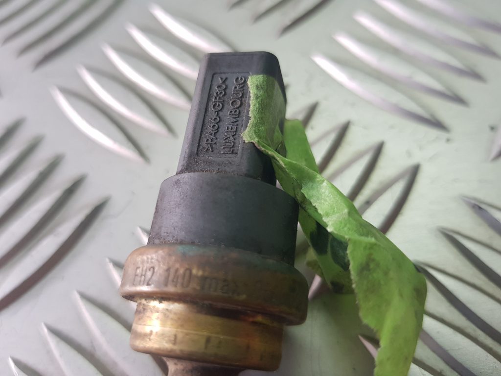 Dzesēšanas šķidruma temperatūras sensors priekš VW PASSAT 2007 UNIVERSAL SILVER 2 Dzesēšanas šķidruma temperatūras sensors priekš VW PASSAT 2007 UNIVERSAL SILVER