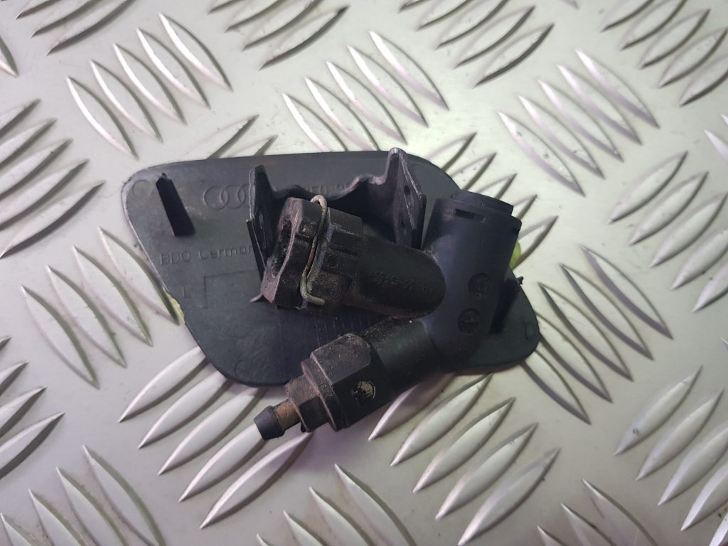 Lukturu mazgātāja sprauslas vāks priekš AUDI A4 2003