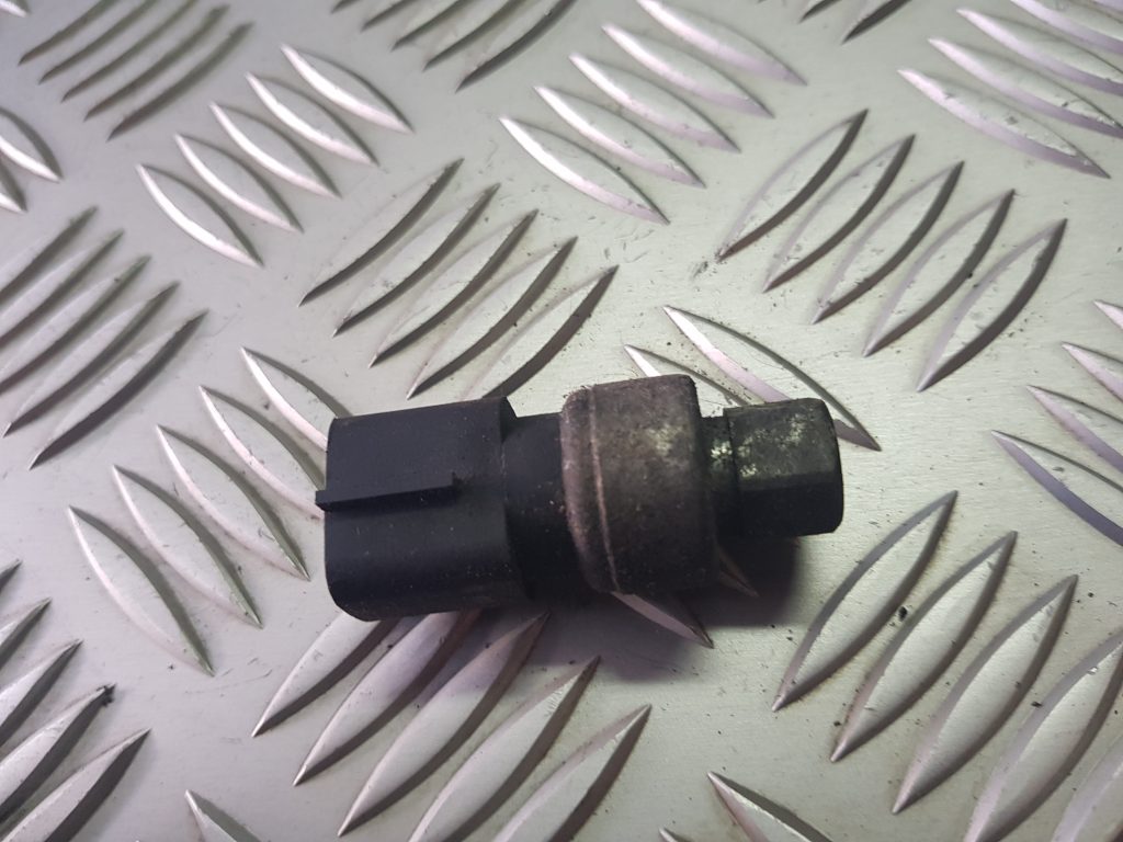 Gaisa kondicioniera spiediena dēvējs priekš TOYOTA AVENSIS 2004