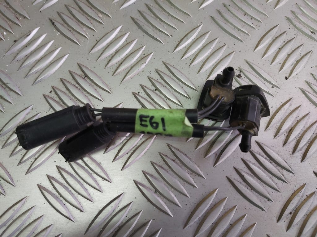 Vējstikla mazgāšanas šķidruma sprausla priekš BMW 525D E61 2007 TOURING BLACK 1 Vējstikla mazgāšanas šķidruma sprausla priekš BMW 525D E61 2007 TOURING BLACK