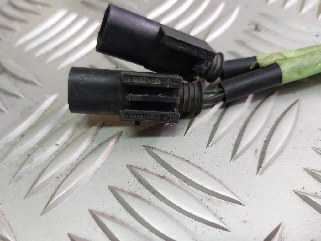 Vējstikla mazgāšanas šķidruma sprausla priekš BMW 525D E61 2007 TOURING BLACK 2 Vējstikla mazgāšanas šķidruma sprausla priekš BMW 525D E61 2007 TOURING BLACK