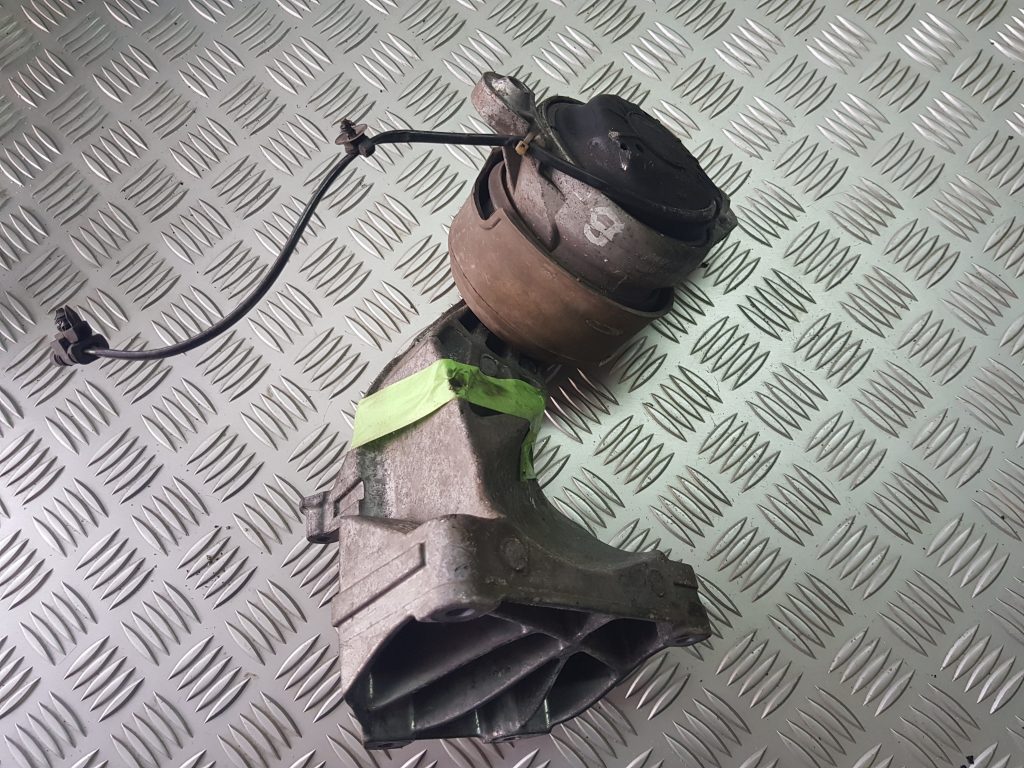 Dzinēja kronšteins priekš MERCEDES BENZ E250 W212 2014