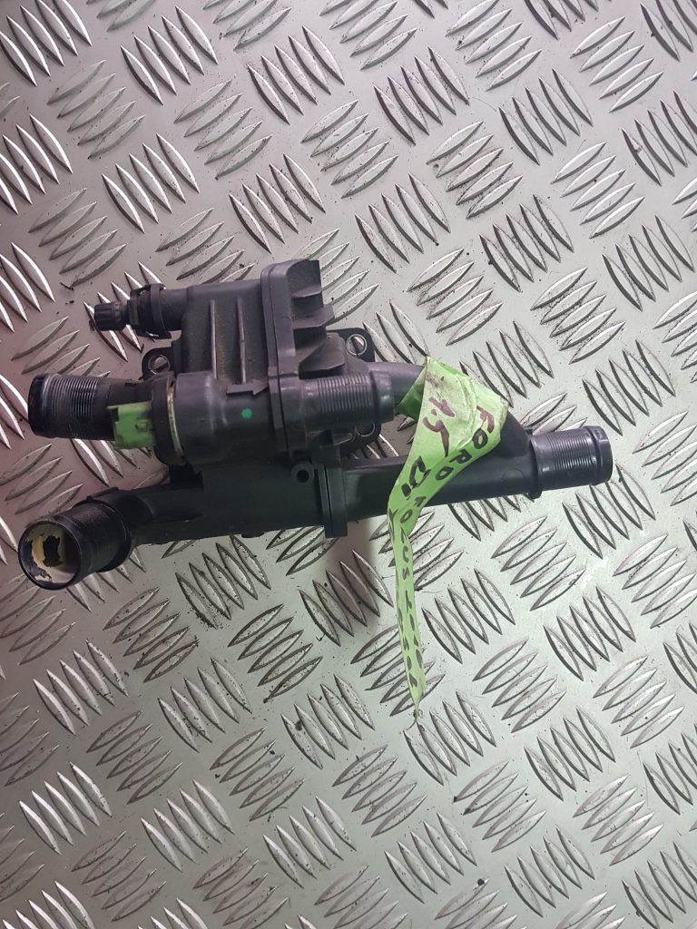 Termostata korpuss priekš FORD FOCUS 2016 1 Termostata korpuss priekš FORD FOCUS 2016