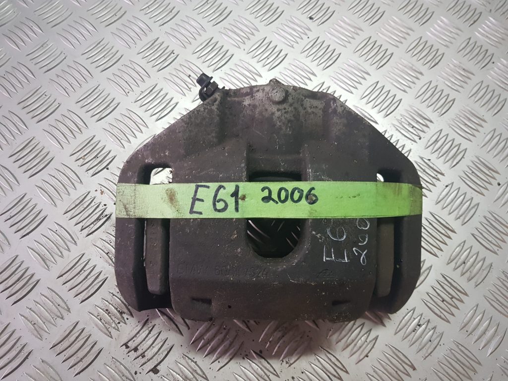 Priekšējais labais suports priekš BMW 530D E61 2006 TOURING TITANSILVER 2 Priekšējais labais suports priekš BMW 530D E61 2006 TOURING TITANSILVER