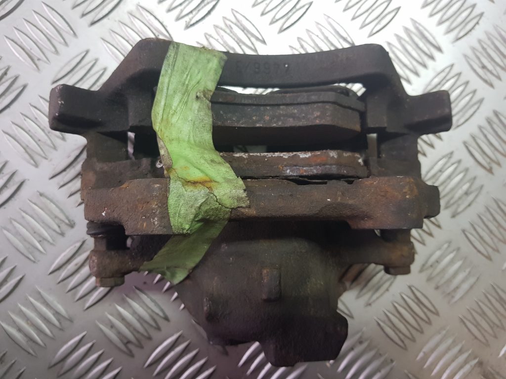 Priekšējais labais suports priekš AUDI A4 1996 2 Priekšējais labais suports priekš AUDI A4 1996