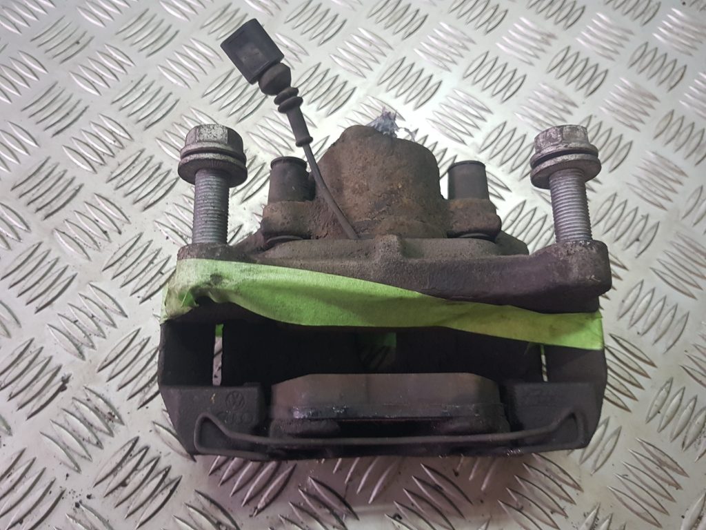 Priekšējais labais suports priekš VW PASSAT B6 2008 ANGL.