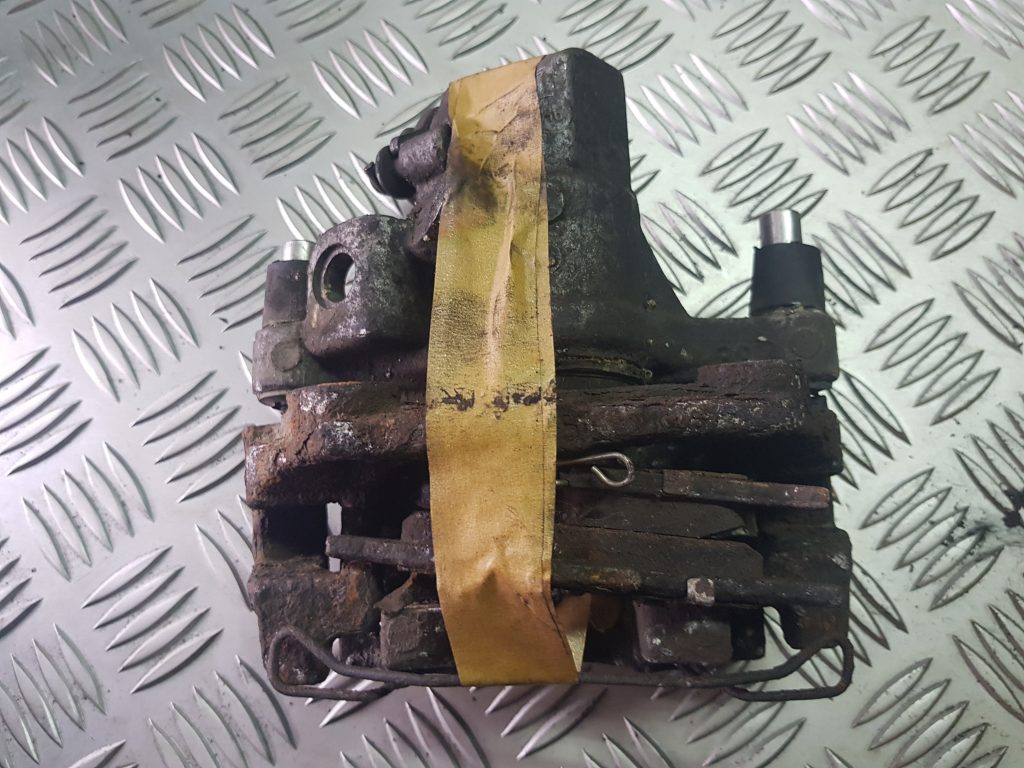 Aizmugurējais labais suports priekš FORD FOCUS 2006