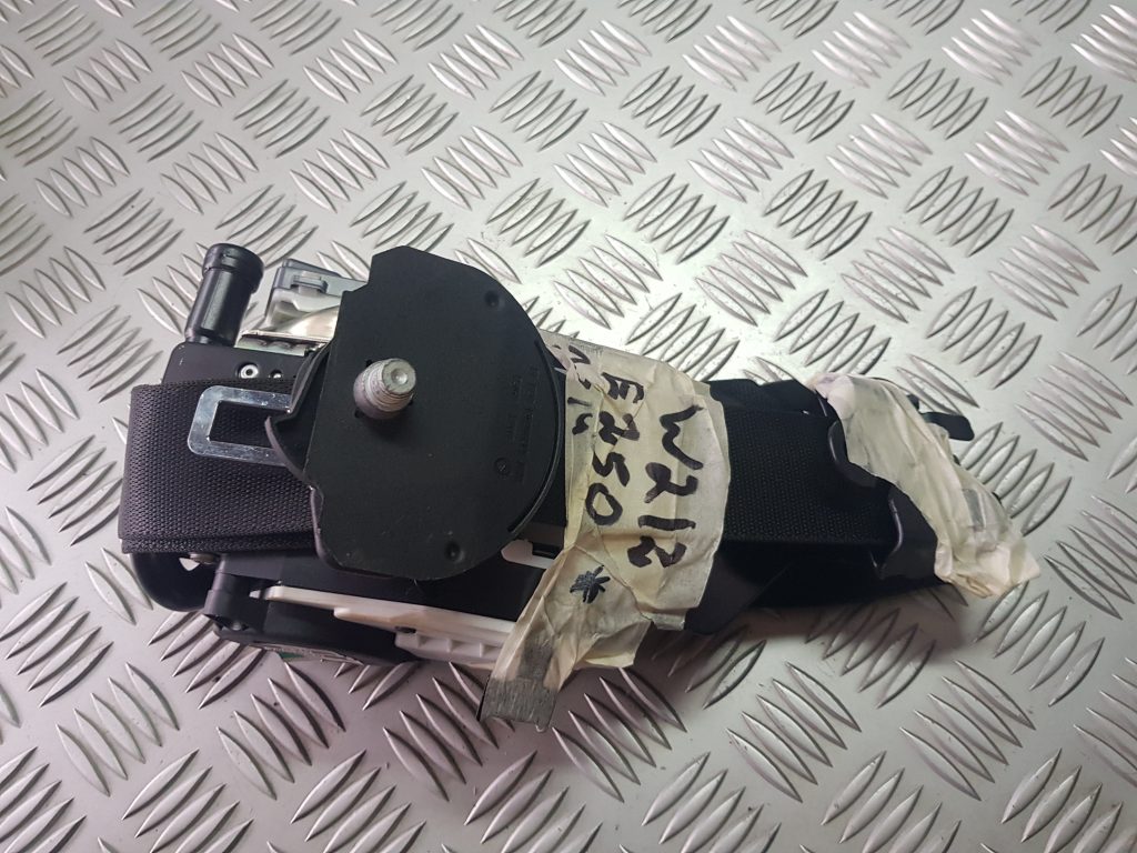 Priekšējā labā drošības josta priekš MERCEDES BENZ E250 W212 2014