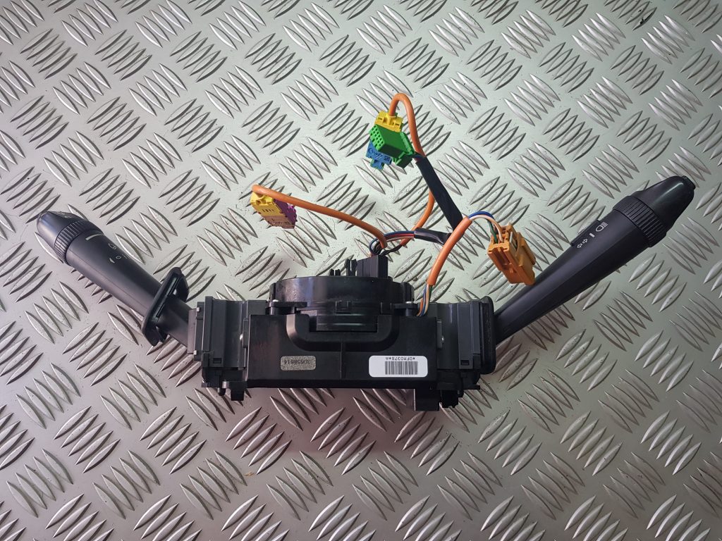 Stūres statnes slēdzis priekš VOLVO XC70 2004