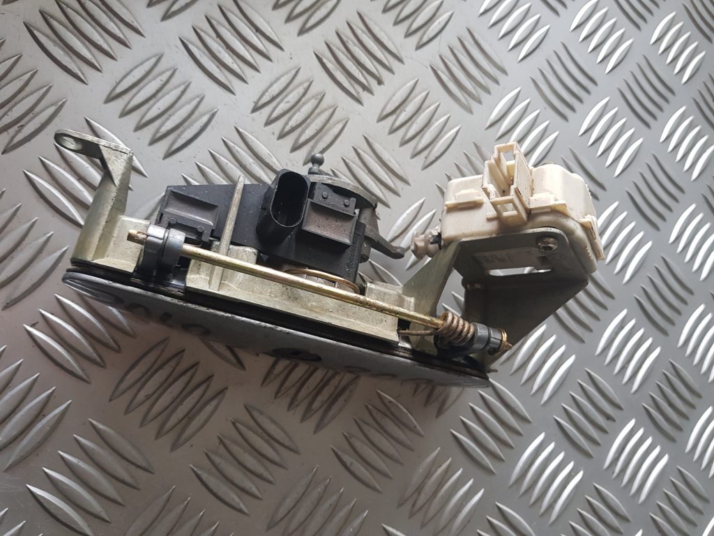 Bagažnieka vāka rokturis priekš VW POLO 2005