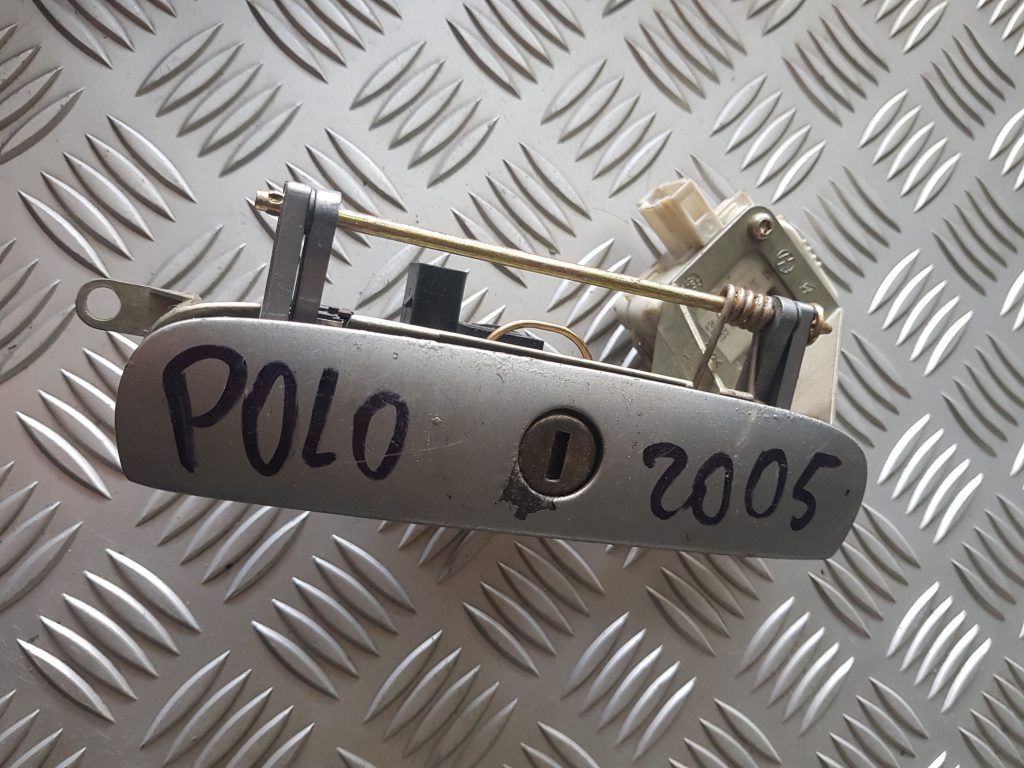 Bagažnieka vāka rokturis priekš VW POLO 2005
