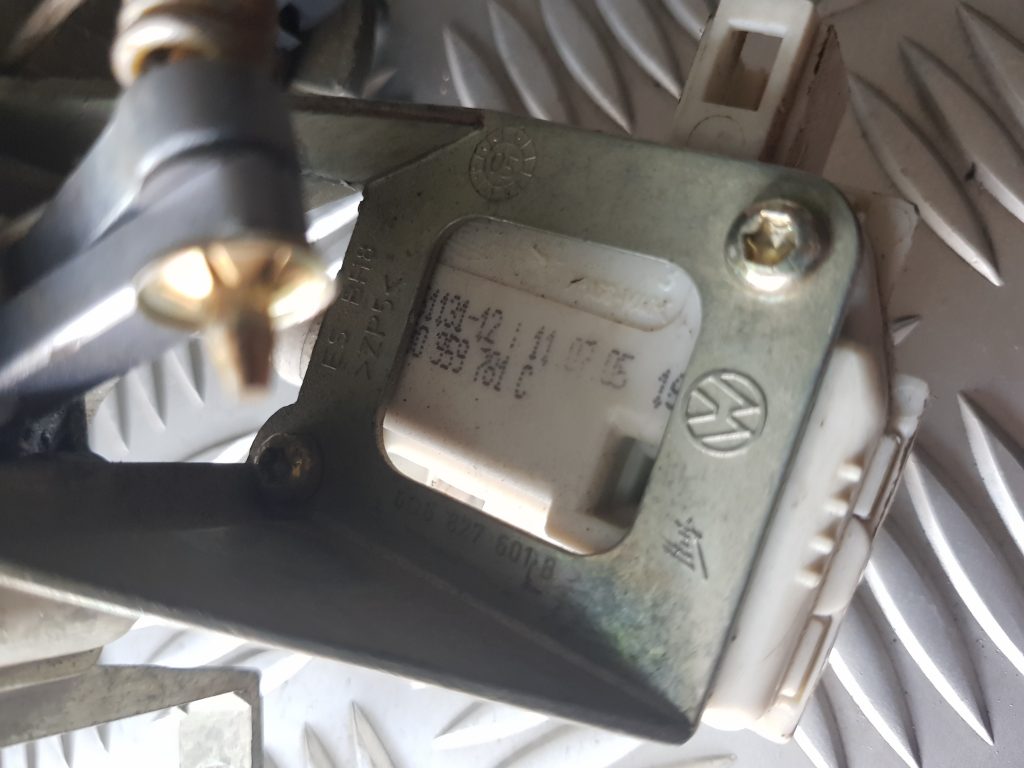 Bagažnieka vāka rokturis priekš VW POLO 2005