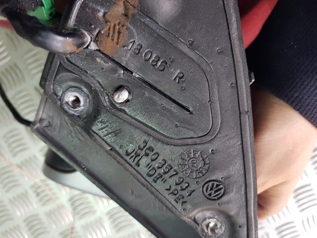 Ārējais spogulis, pa labi priekš VW PASSAT 2007 UNIVERSAL SILVER