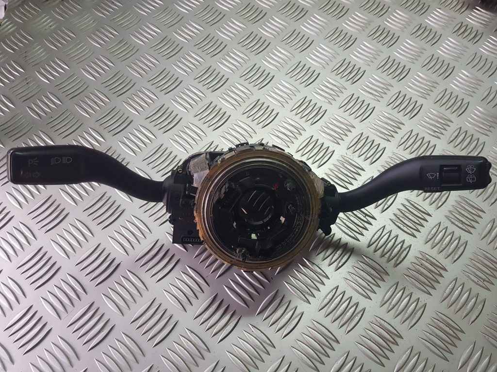 Stūres statnes slēdzis priekš AUDI A4 2004 1 Stūres statnes slēdzis priekš AUDI A4 2004