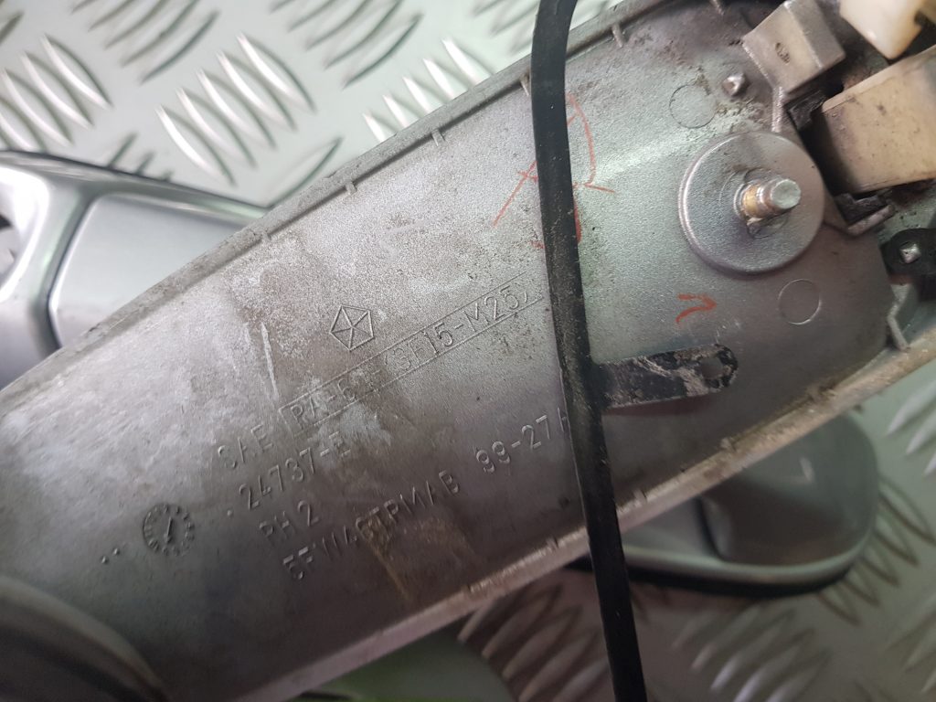 Ārējais durvju rokturis priekš JEEP GRAND CHEROKEE 2004