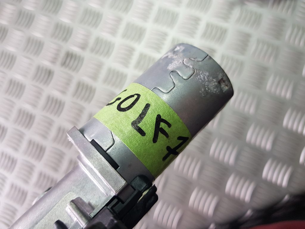 Aizmugurējā stikla tīrītāja motors priekš VW GOLF 2014