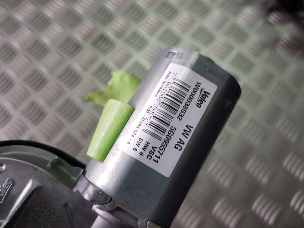 Aizmugurējā stikla tīrītāja motors priekš VW GOLF 2014