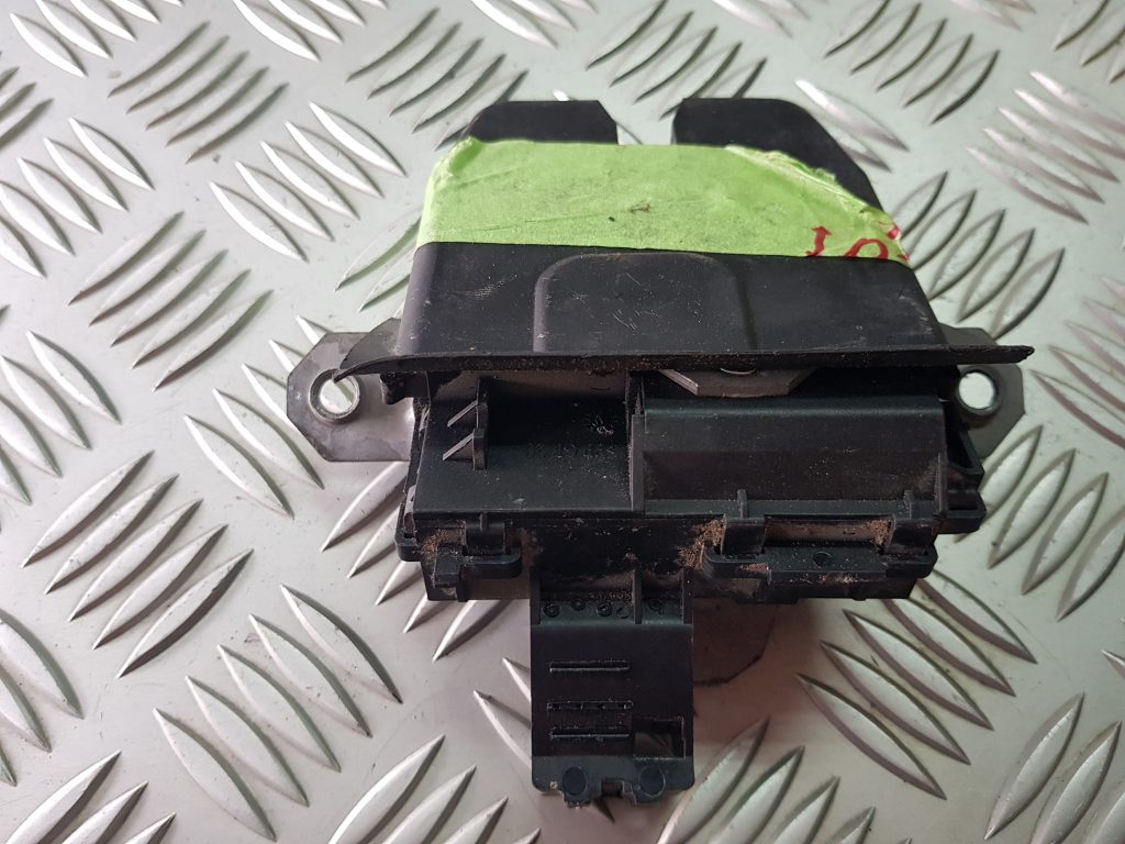 Bagāžnieka vāka slēdzene priekš FORD FOCUS 2016 3 Bagāžnieka vāka slēdzene priekš FORD FOCUS 2016