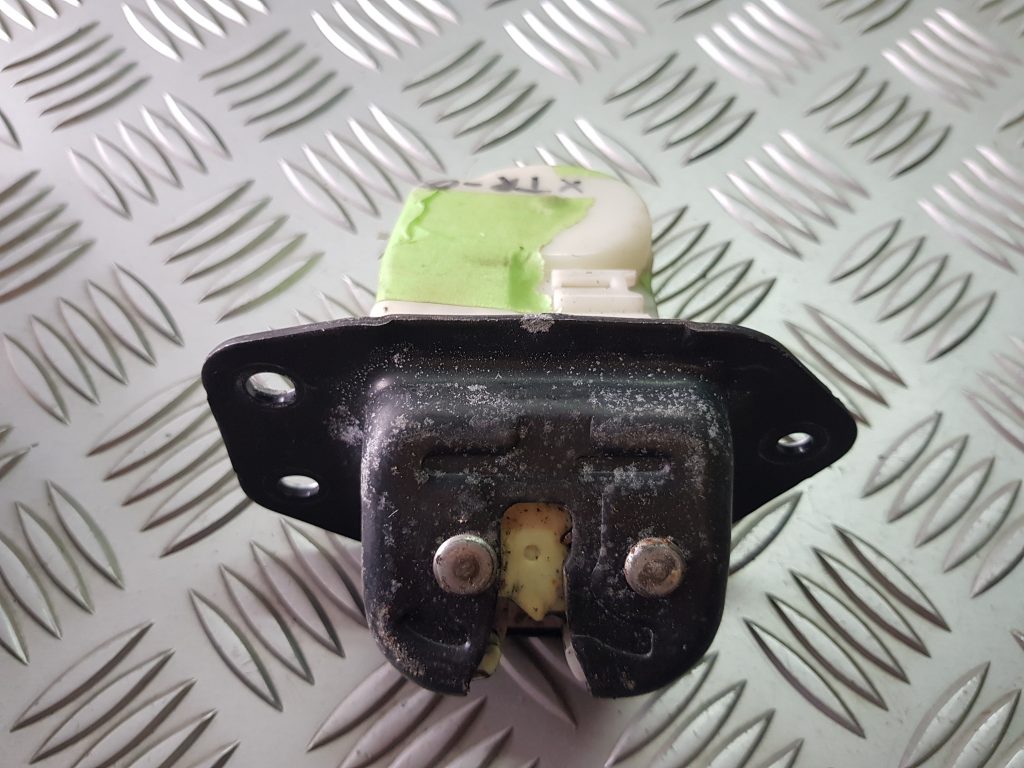 Bagāžnieka vāka slēdzene priekš FORD FOCUS 2016 2 Bagāžnieka vāka slēdzene priekš FORD FOCUS 2016