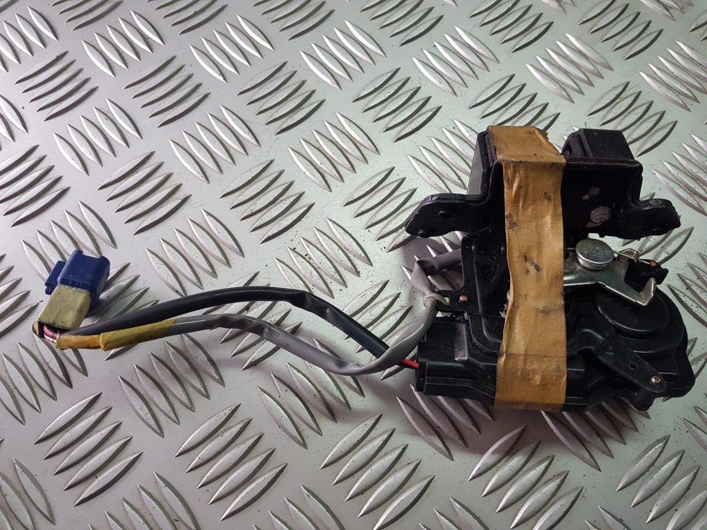 Bagāžnieka vāka slēdzene priekš TOYOTA COROLLA VERSO 2009 1 Bagāžnieka vāka slēdzene priekš TOYOTA COROLLA VERSO 2009