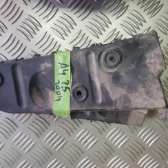 Aizmugurēja bufera kronšteins priekš AUDI A4 AVANT 2004