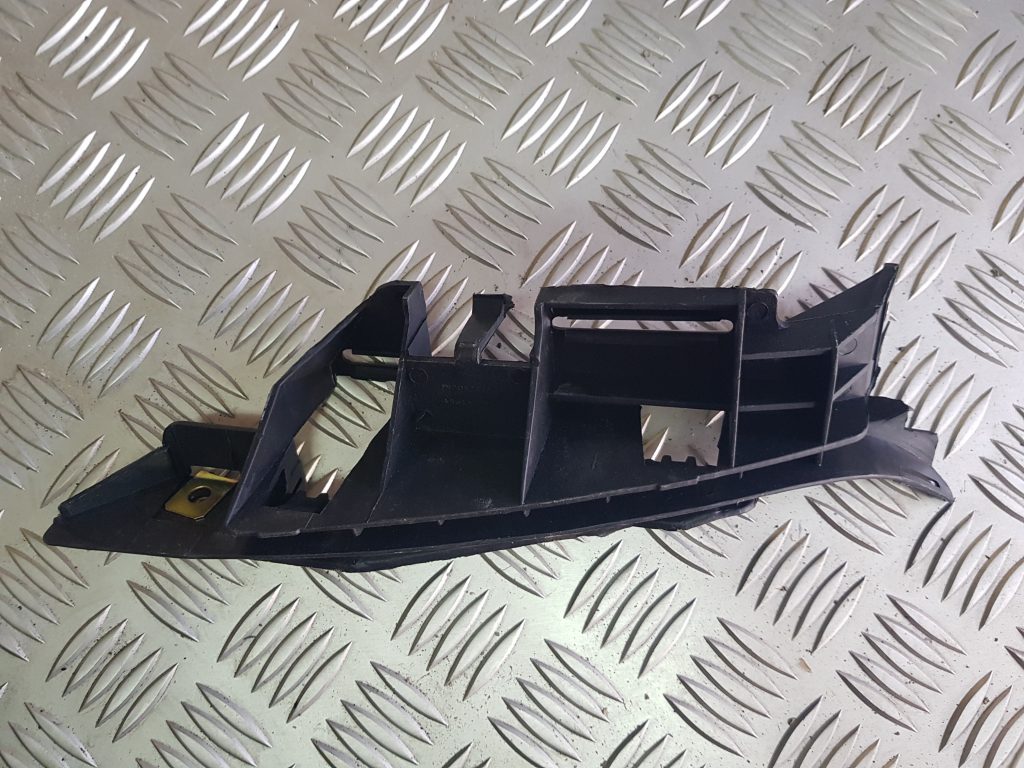 Aizmugurējā spārna un bufera stiprinājums priekš PEUGEOT 307 2007