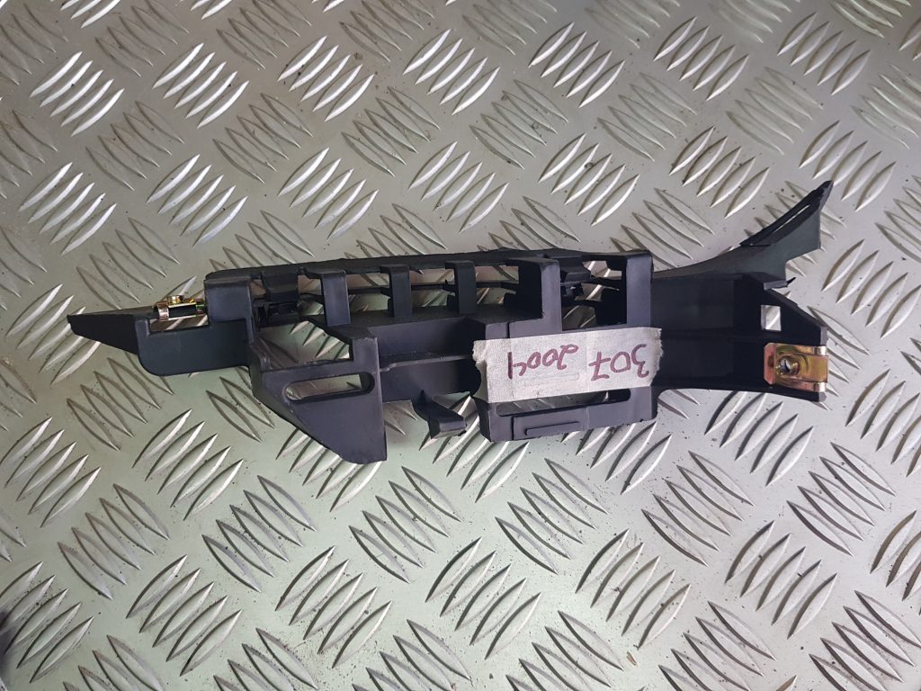 Aizmugurējā spārna un bufera stiprinājums priekš PEUGEOT 307 2007