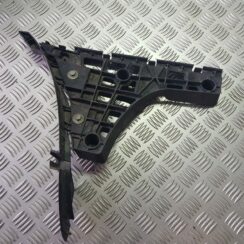 Aizmugurējā spārna un bufera stiprinājums priekš AUDI A4 2004