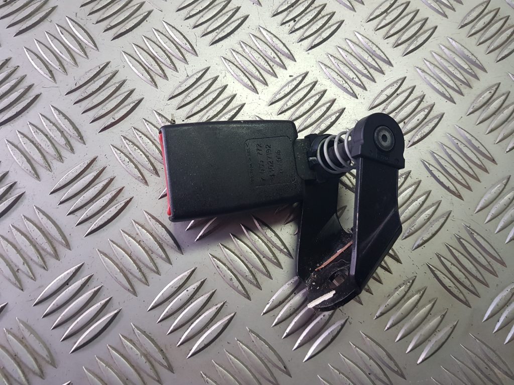 Aizmugurējā drošības jostas sprādze priekš BMW 520D E60 2006 ENG.