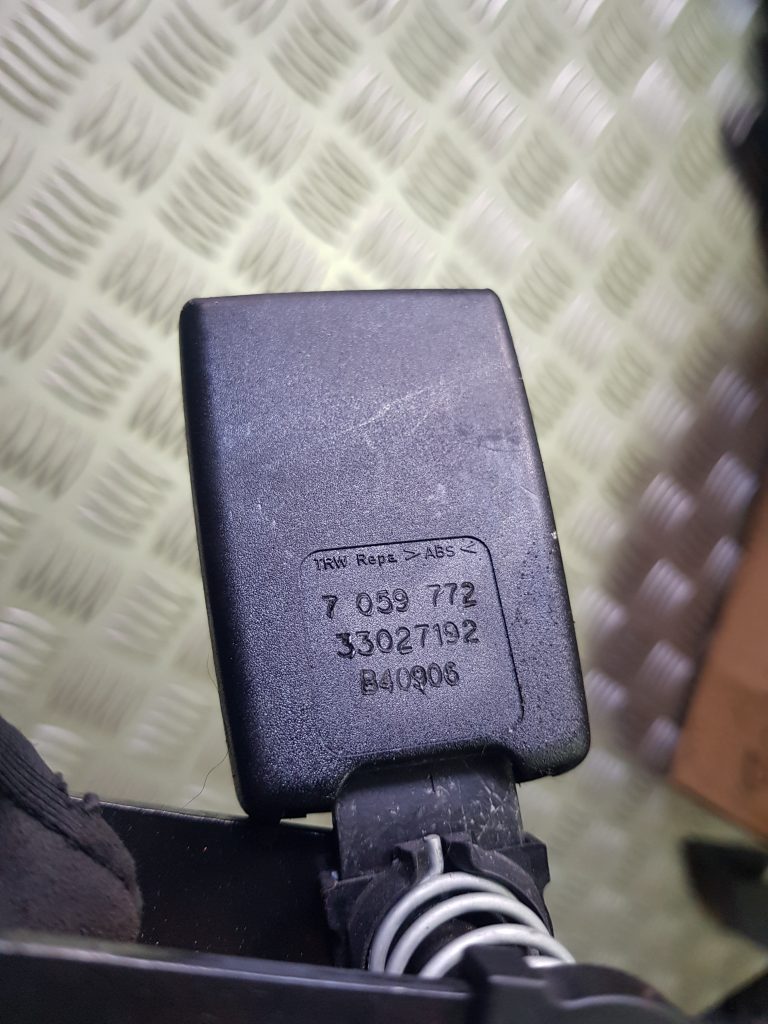 Aizmugurējā drošības jostas sprādze priekš BMW 520D E60 2006 ENG.